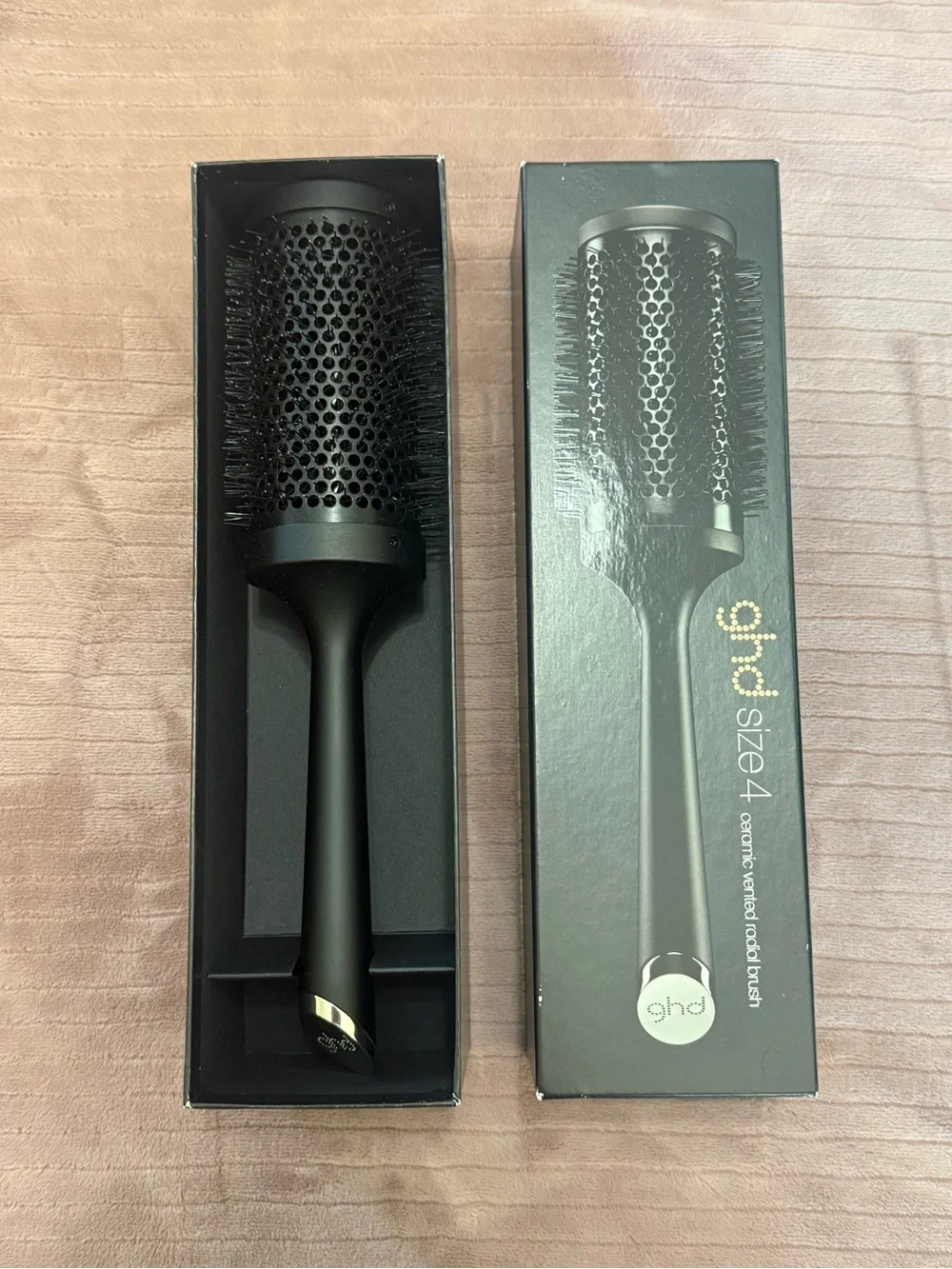 ghd Size 4 Ceramic Vented Radial Brush in Black